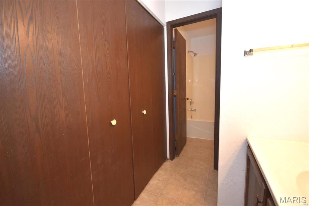 CHATEAU WOODS - Residential Lease