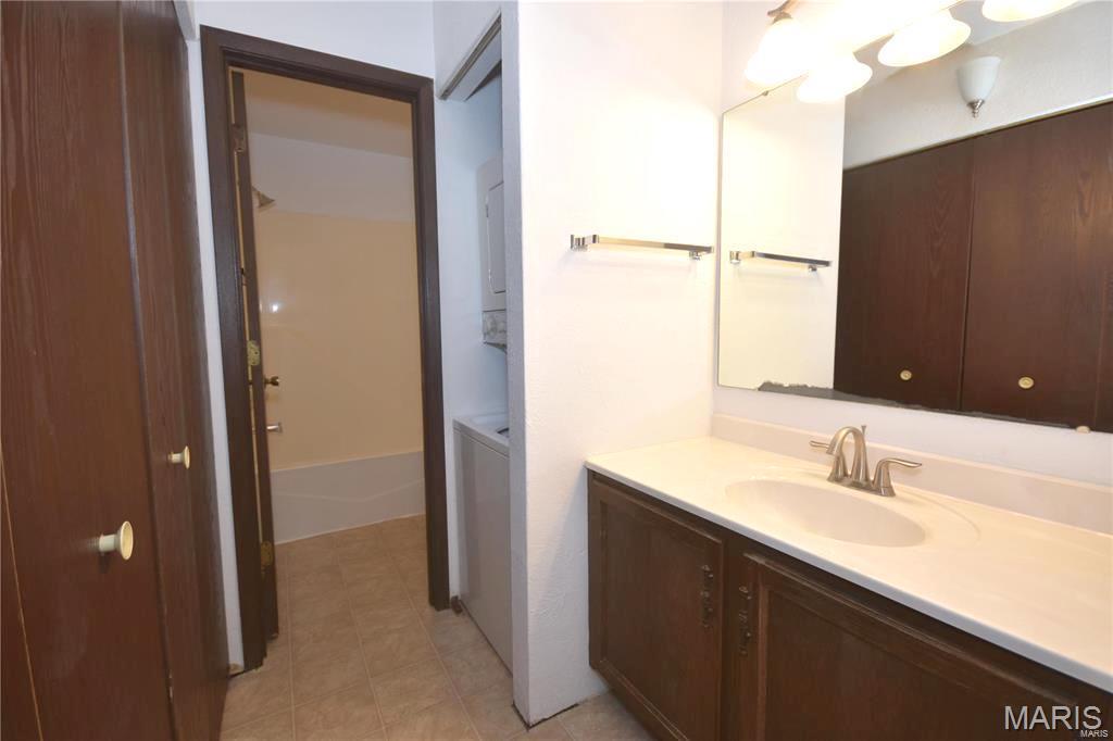 CHATEAU WOODS - Residential Lease