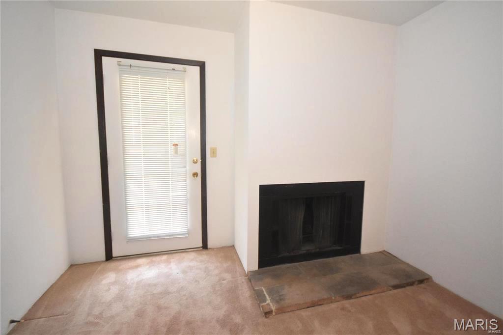 CHATEAU WOODS - Residential Lease