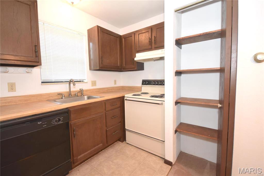 CHATEAU WOODS - Residential Lease