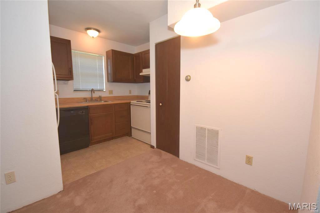 CHATEAU WOODS - Residential Lease