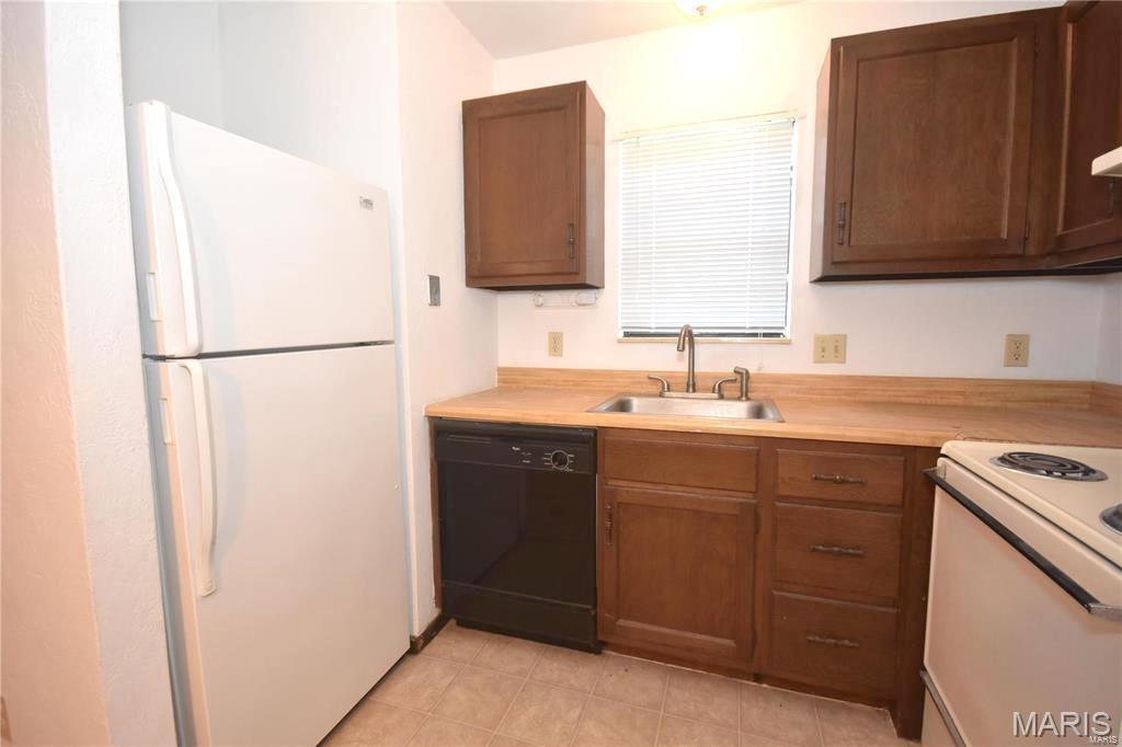 CHATEAU WOODS - Residential Lease