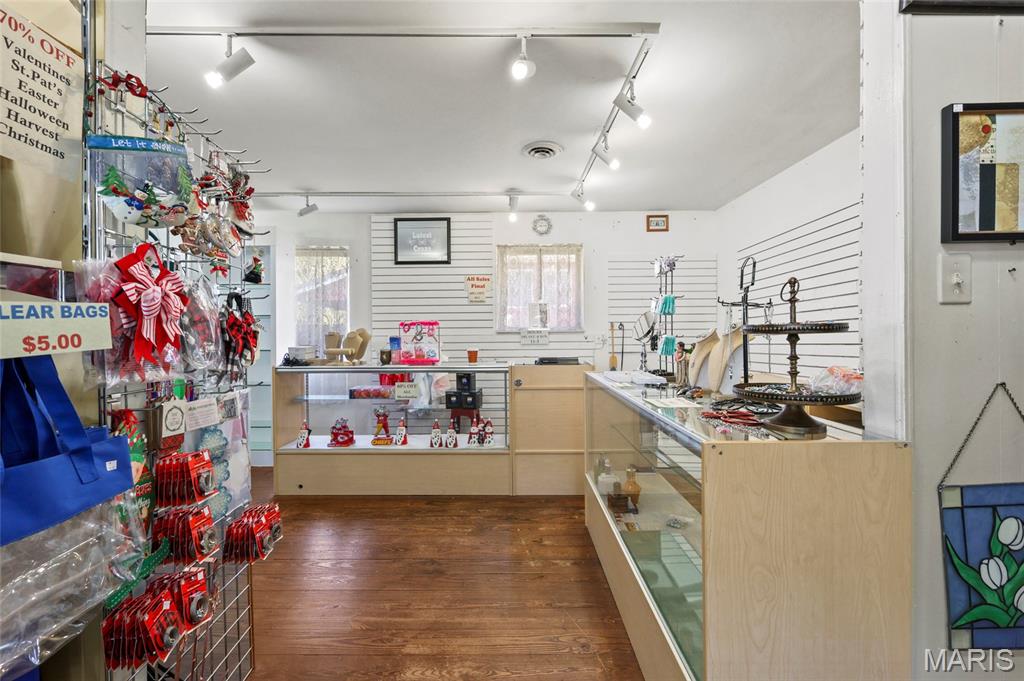 Town Kimmswick - Commercial Sale