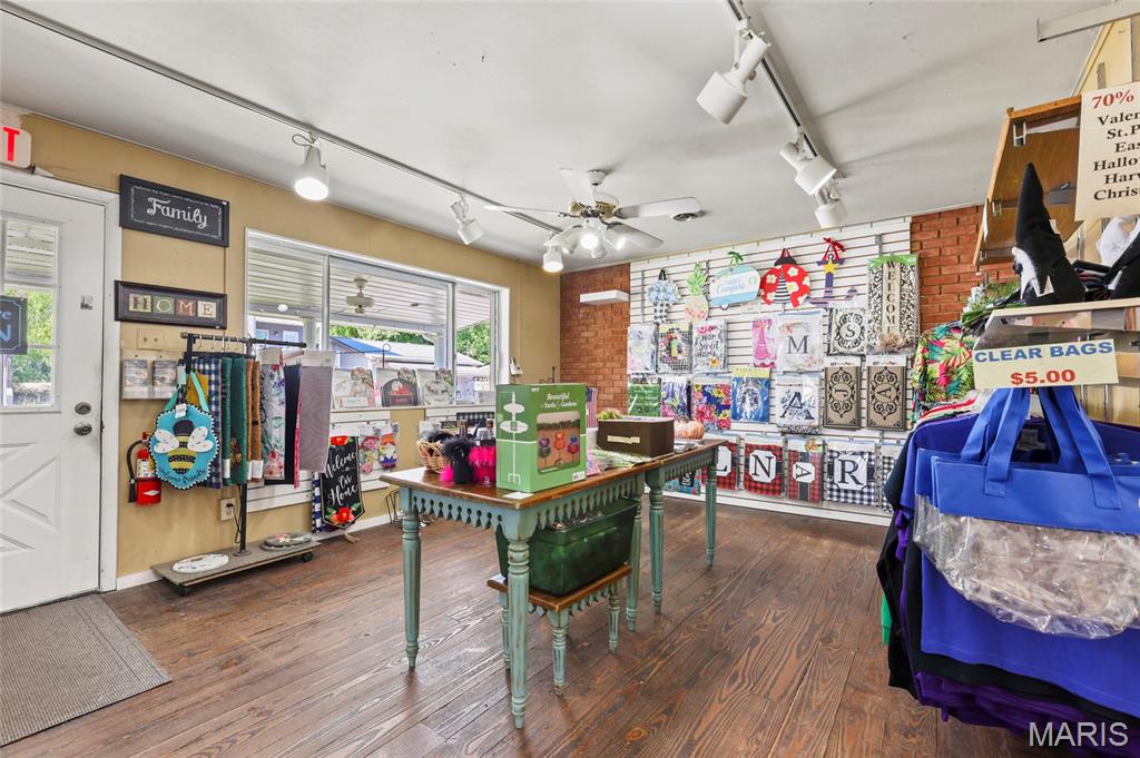 Town Kimmswick - Commercial Sale