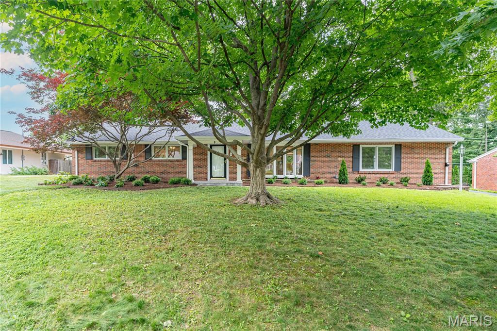 Updated ranch in Ladue School District with major renovations and exceptional living space.  Highlights include:

4 main-floor bedrooms and 3 main-floor full bathrooms

2 main-floor en suites

Finished lower level with bedroom, egress window, closet, and en suite full bath

Approx. 2,554 sq ft above grade plus approx. 1,484 sq ft fully finished lower level

Major renovations include remodeled kitchen and bathrooms, updated electrical and plumbing, and full-perimeter basement sump pump system

New roof installed in 2025

Mature, tree-lined neighborhood near parks

Private gated neighborhood access from Warson Road

A rare combination of main-floor living, multiple en suites, and substantial finished lower-level space.