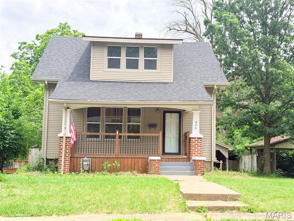 Charming 3-BR, 2-BA Home with a HUGE YARD.
Step into a home bursting with character and timeless charm. The main level boasts gorgeous natural wood floors and elegant glass doors that flood the space with natural light. Relax or entertain on the covered front porch, or head out to the back deck overlooking an expansive, deep backyard that stretches back 220 feet—perfect for outdoor activities and gardening.
This property also features a convenient, nice carport area for sheltered parking. Situated just moments from the center of town, you are close to local shopping, dining, and community amenities.
Beds: 3  Baths: 2
Key Features: Wood floors, glass doors, deck, porch, carport, 220-ft deep yard