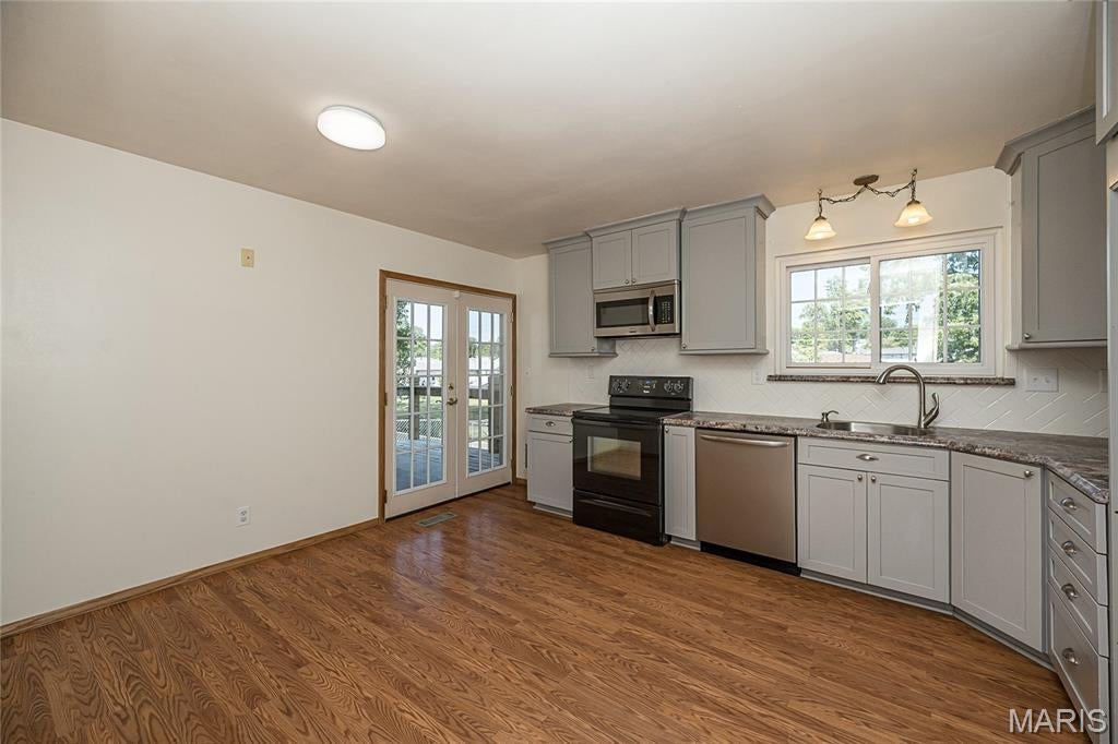 Creekwood Manor - Residential