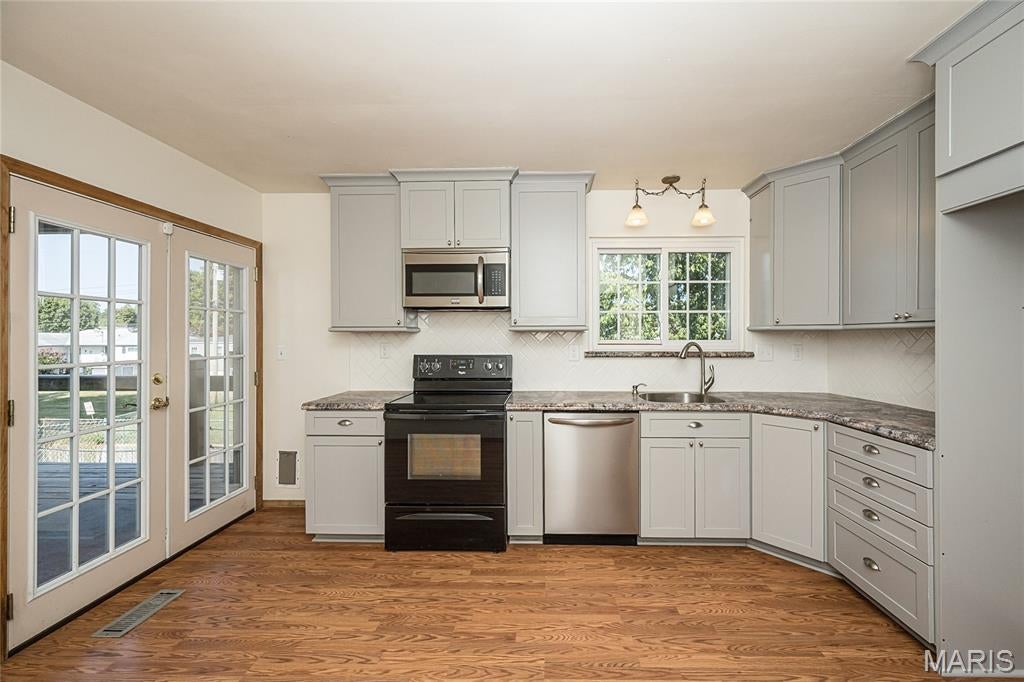 Creekwood Manor - Residential