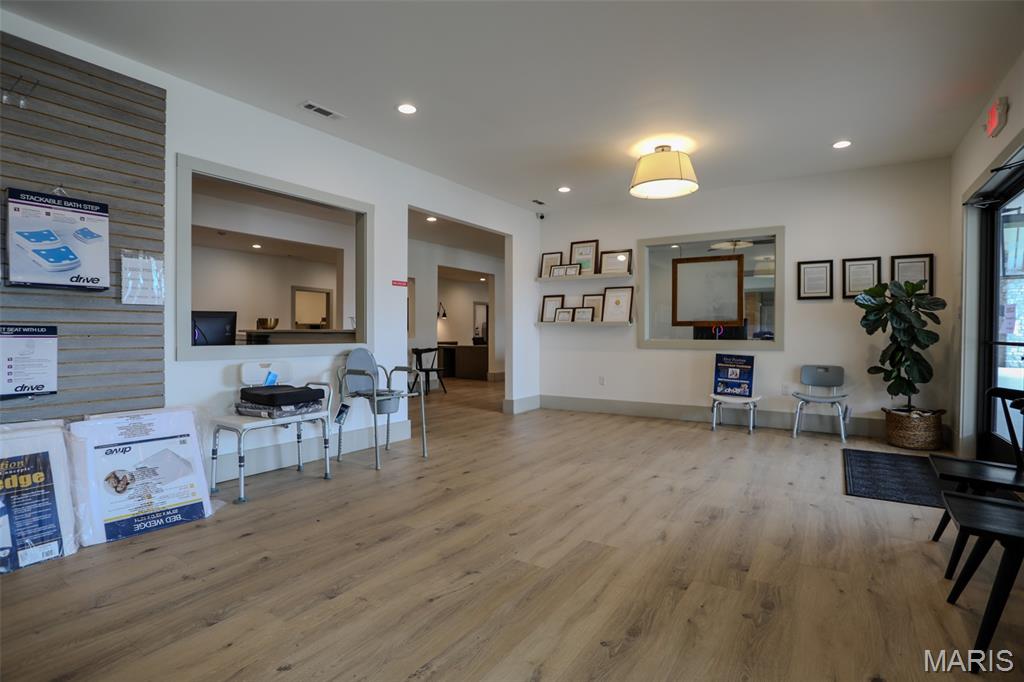 none - Commercial Lease