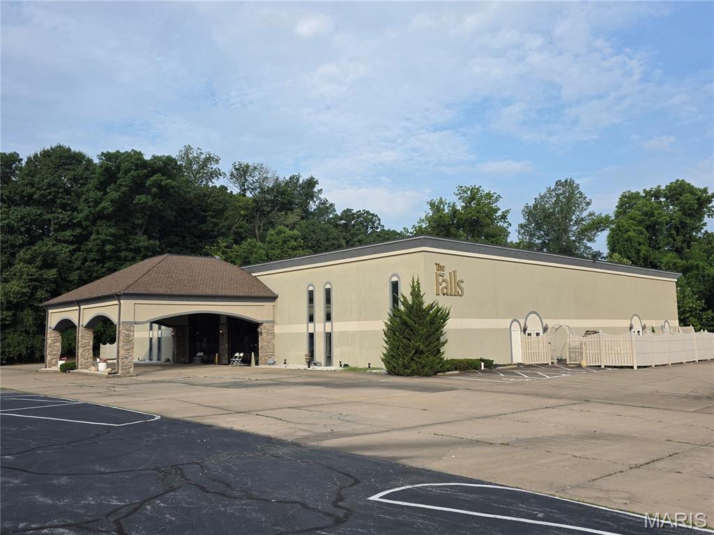 Admiral Pkwy Center - Commercial Sale