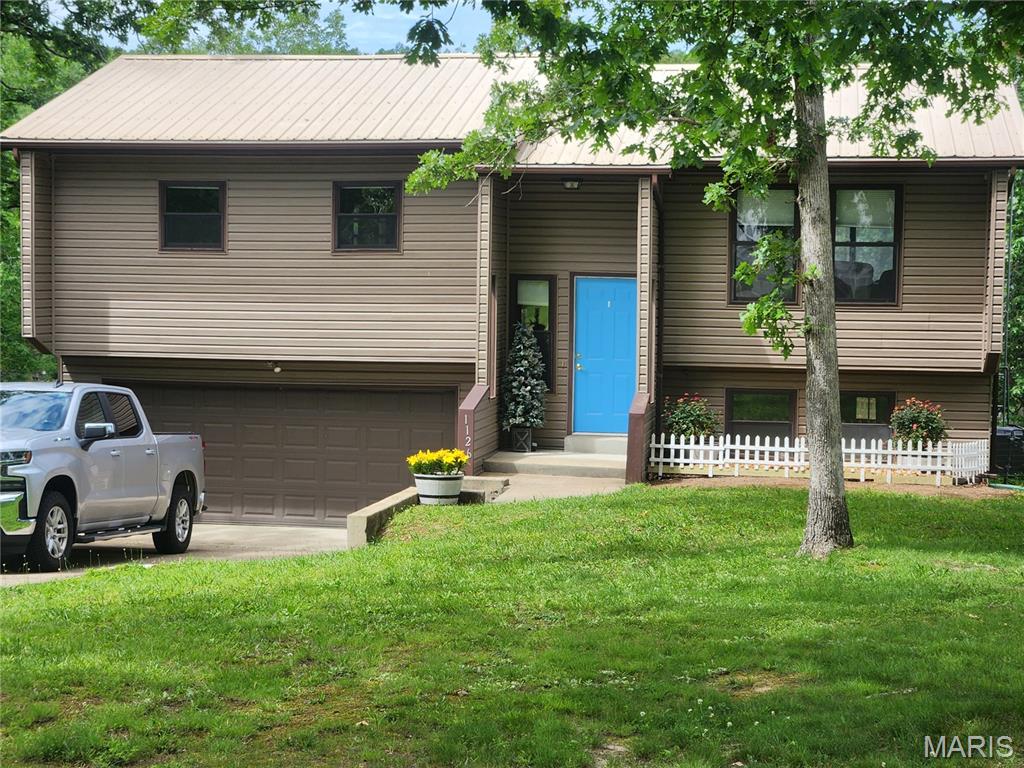 Don't miss this lakefront home on deer run lake. Remodeled approx.. 2 1/2 years ago with new kitchen cabinets, appliances, vinyl plank flooring and new furnace and a/c.  The house sits on a single lot, but the improved lot next to it could be included for a little more. Quiet neighborhood with swimming beach just steps away.