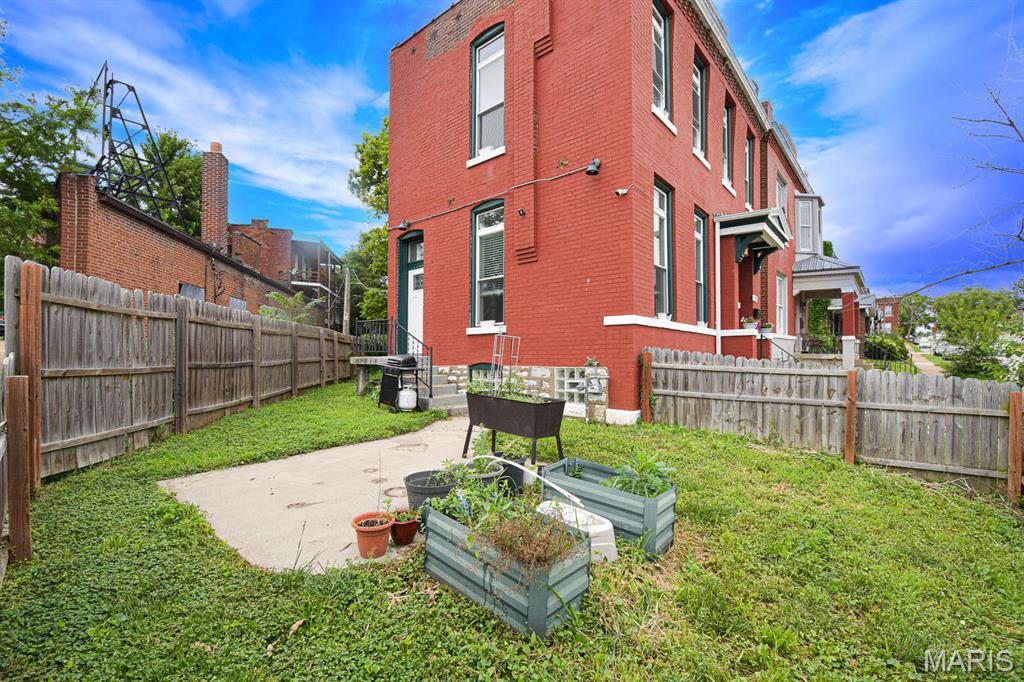 St Louis Commons Utah Street S - Residential