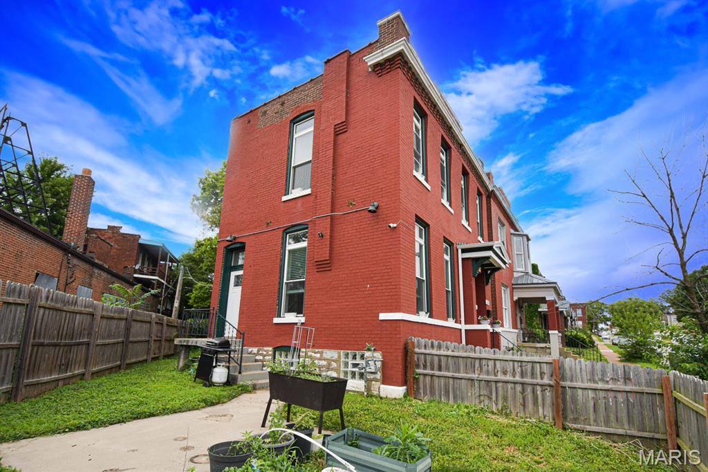 St Louis Commons Utah Street S - Residential