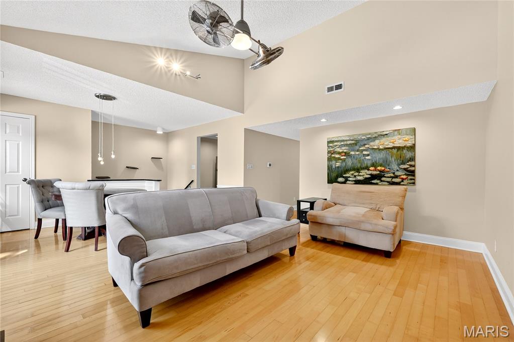 Brentwood Forest Condo Ph Three - Residential