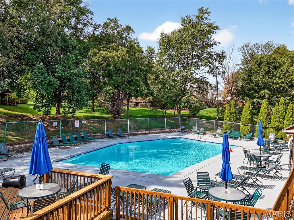 Brentwood Forest Condo Ph Three - Residential
