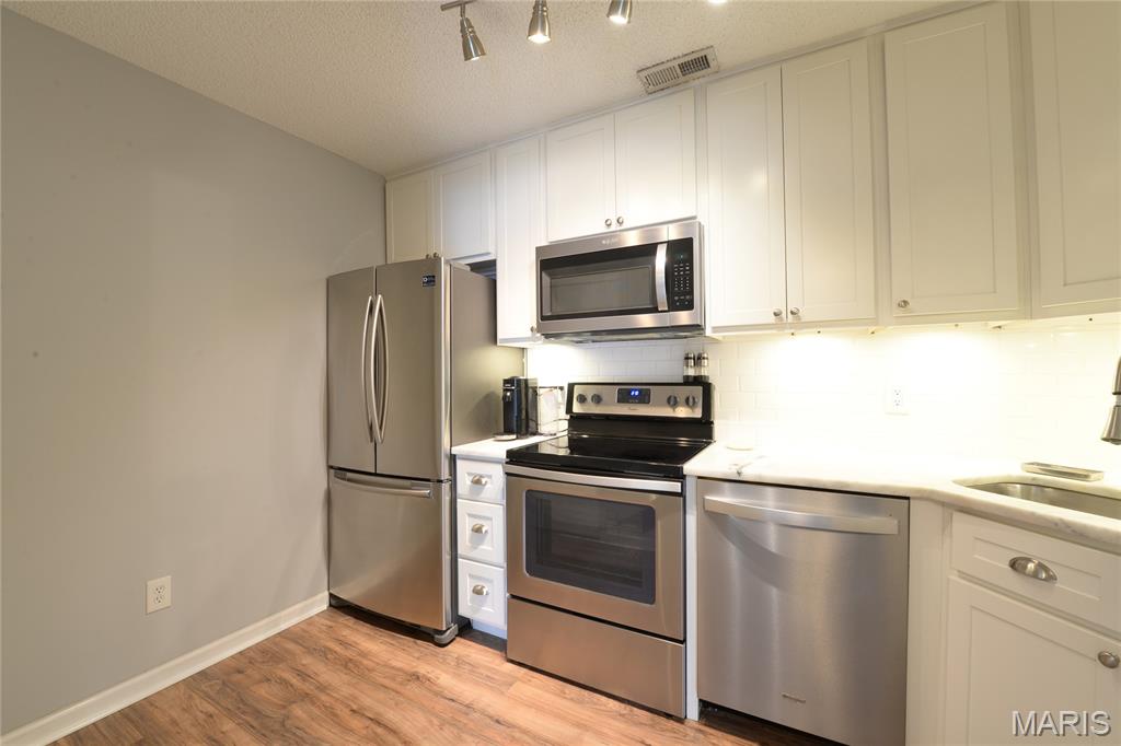 Brentwood Forest Condo Ph Eight - Residential