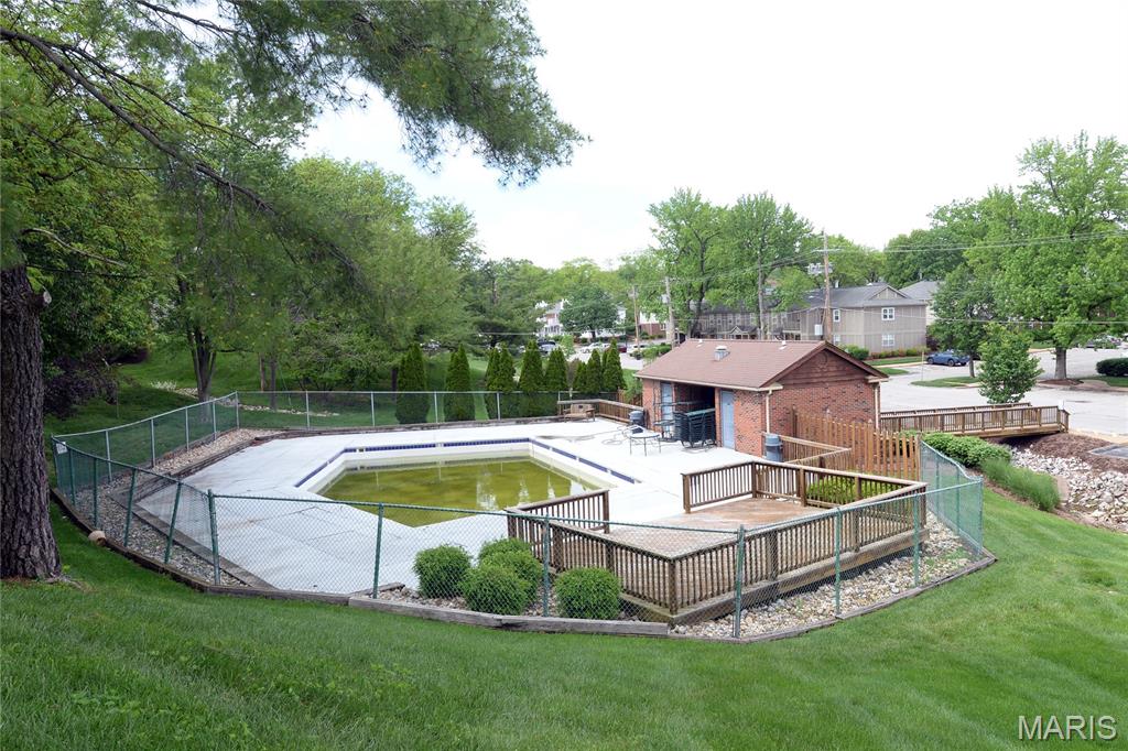 Brentwood Forest Condo Ph Eight - Residential