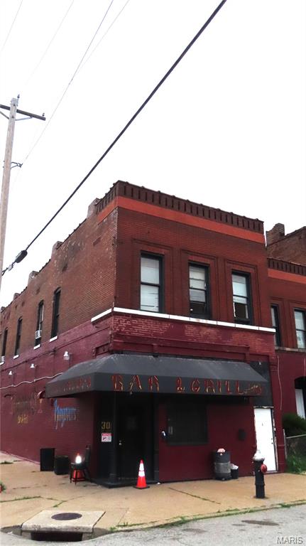 Welcome to Hyde Park up and coming area of St,Louis -First time investor's or experienced ones, this mixed use unit gives you an instance return at 3,000.00 per month from the 3 apartments with a bonus of a store front and a bar attached.The apartments are leased thu 06/30/2027 and the building has passed city code for retail. The store portion is completed and ready for operation.. Bring  your ideas to finish the large bar area with an attached kitchen. Please use a special sales contract.