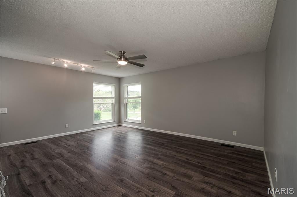 Meadow Pkwy - Residential