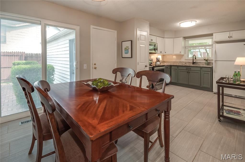 Meadow Pkwy - Residential