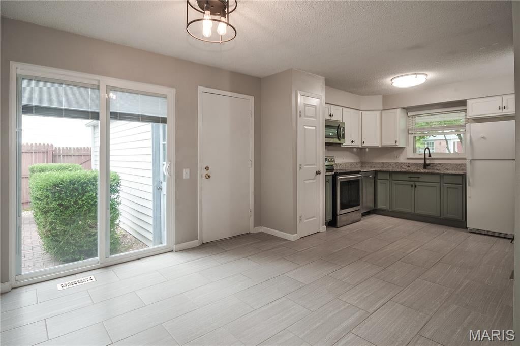 Meadow Pkwy - Residential