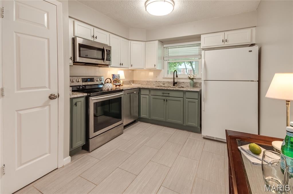 Meadow Pkwy - Residential