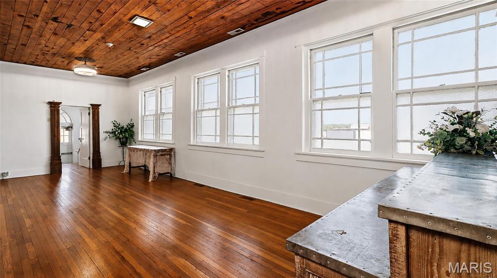 n/a - Commercial Sale