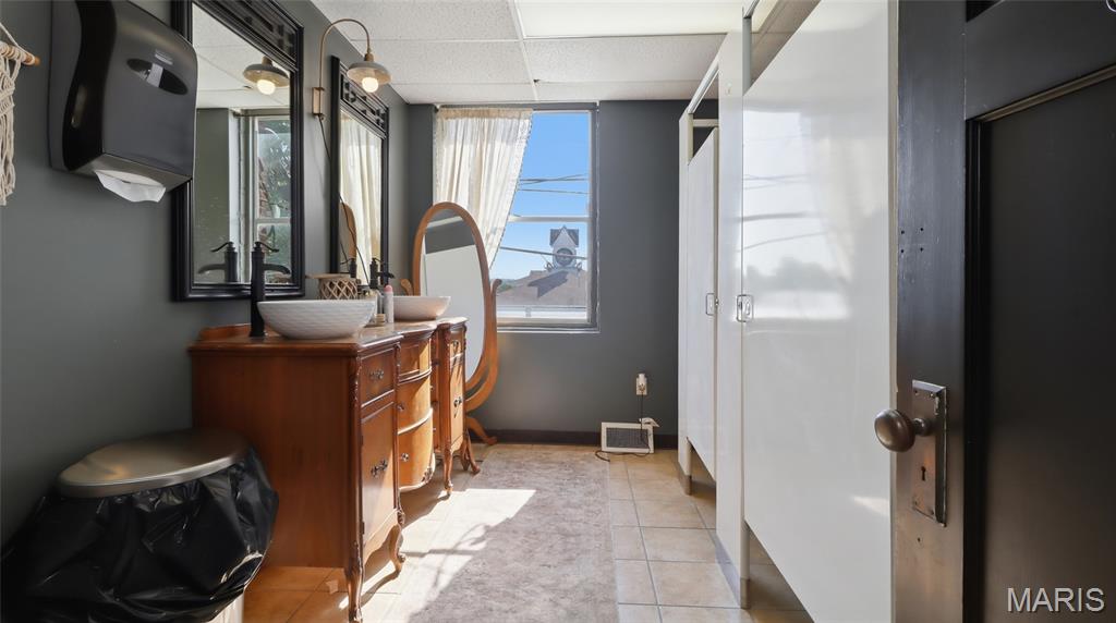 n/a - Commercial Sale