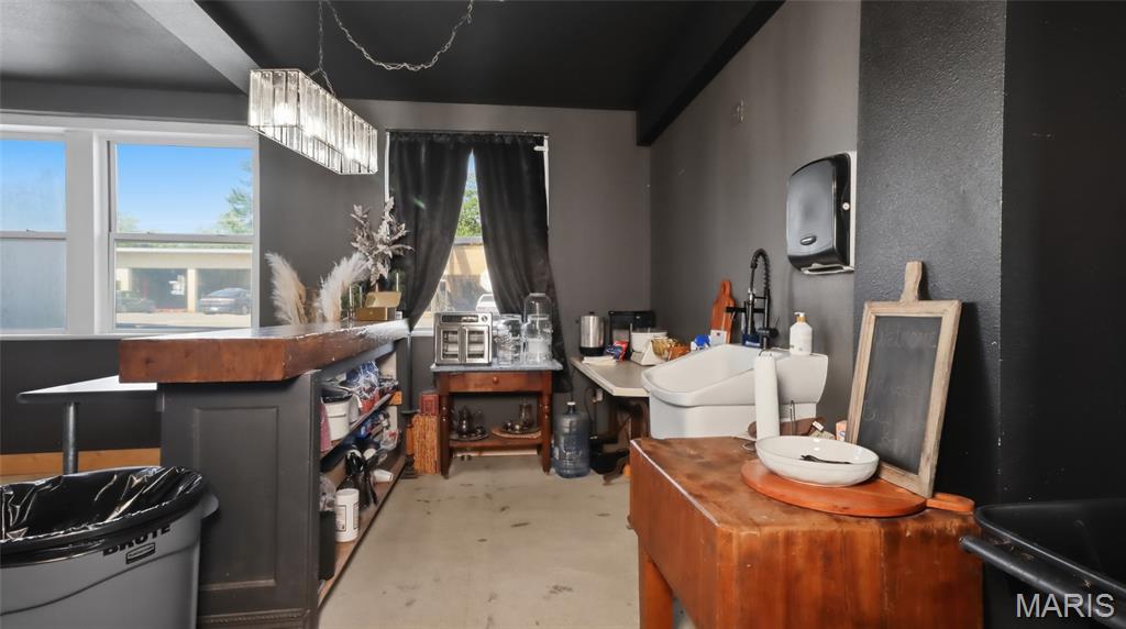 n/a - Commercial Sale
