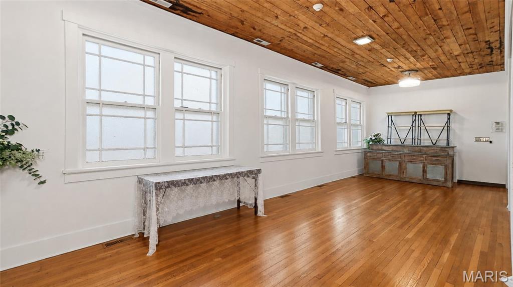 n/a - Commercial Sale