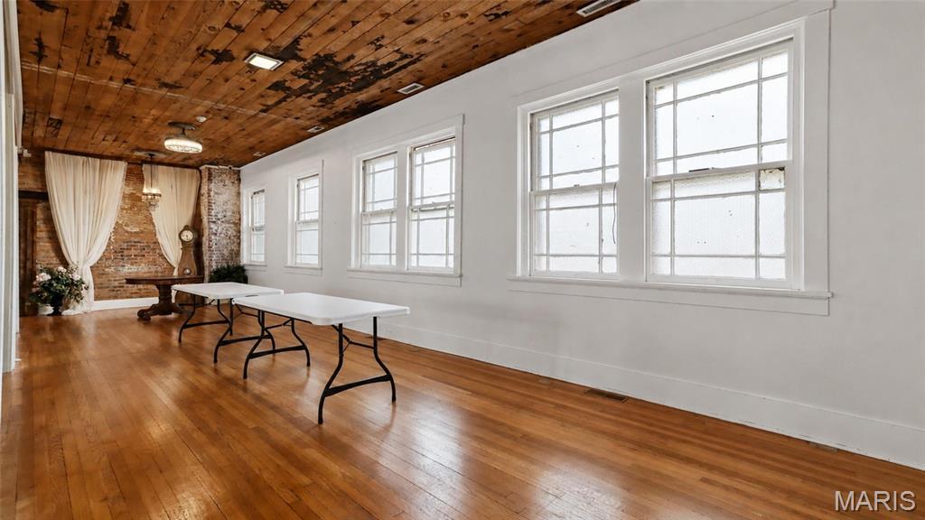 n/a - Commercial Sale