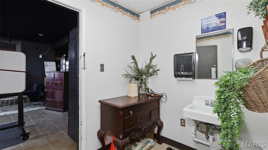 n/a - Commercial Sale