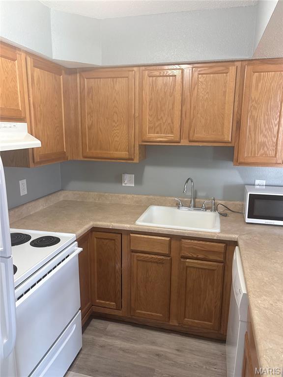 PINETREE ESTATES - Residential Lease
