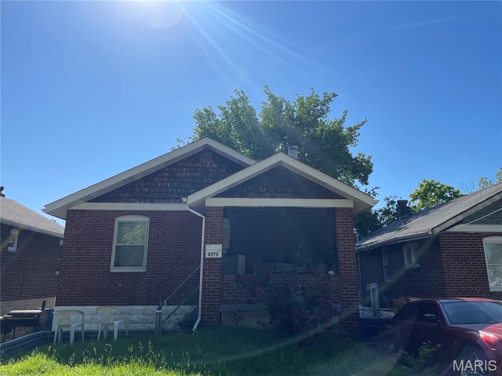 OCCUPIED W/TENANT - DO NOT DISTURB TENANT/NO SIGN IN YARD
SHOWING WITH ACCEPTED CONTRACT.

Great investment opportunity.  This 2 bedroom home is a tenant occupied property and is currently rented for $1,030.  

Priced to Sell......Selling AS-IS.  This home can be purchased with up to 11 other homes being sold by this owner.