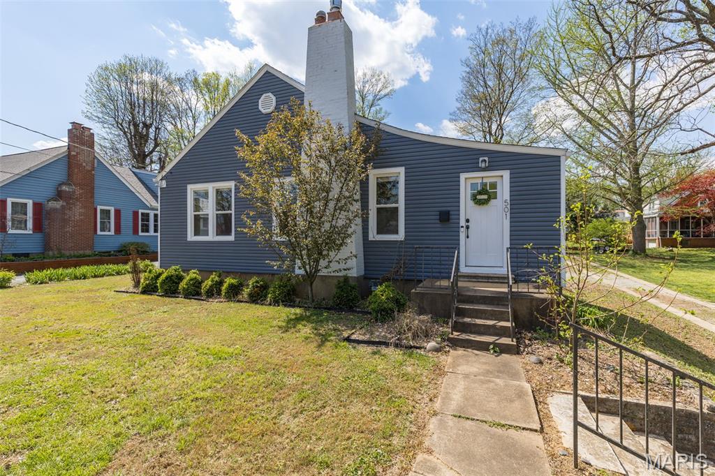 Check out this super cute 2 bed 2 bath in the heart of Farmington! This home has it all. Screened in porch? Check. Dreamy bathroom with a soaking tub? Check. Full basement for extra storage? Check. A backyard made for entertaining? CHECK. Schedule a tour ASAP- This one won't last long!!