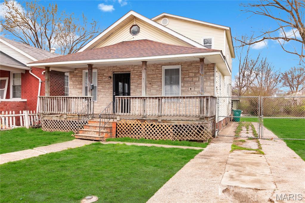Investors, Cash-buyer homeowners, Fixer uppers, Flippers, home renovators... This property at 532 N 27th St. with strong bones, updated windows is calling your name.  This home offers strong value-add potential with some plumbing and electrical updates already completed by the seller since acquisition, giving a head start on renovations. Spacious lot and a fabulous potential for increased equity and rental income. Conveniently located with quick access to local amenities and major roadways. Property is being sold as-is, seller to make no repairs and will not give credit for any repair. Cash or renovation financing preferred. Buyer and buyer's agent to verify all MLS information including measurements, features, taxes and school district.