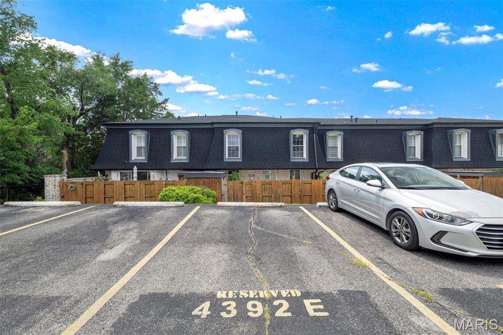 Chateau De Ville Condo Sec - Residential