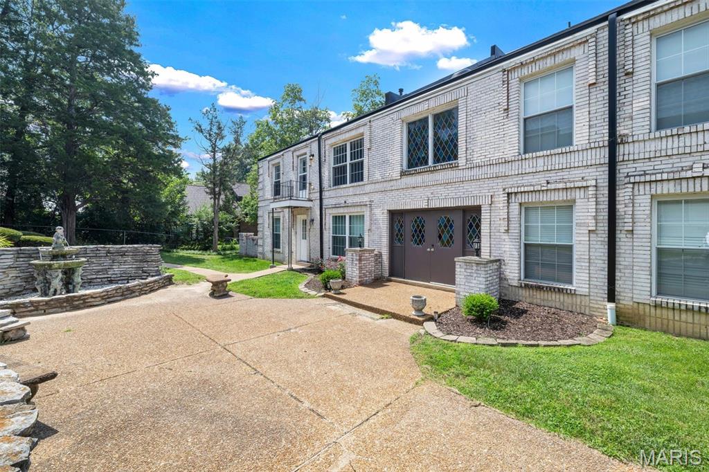 Chateau De Ville Condo Sec - Residential