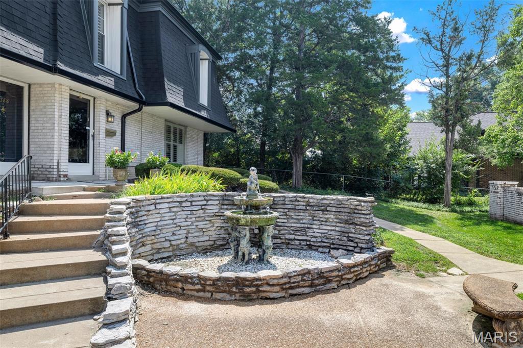 Chateau De Ville Condo Sec - Residential