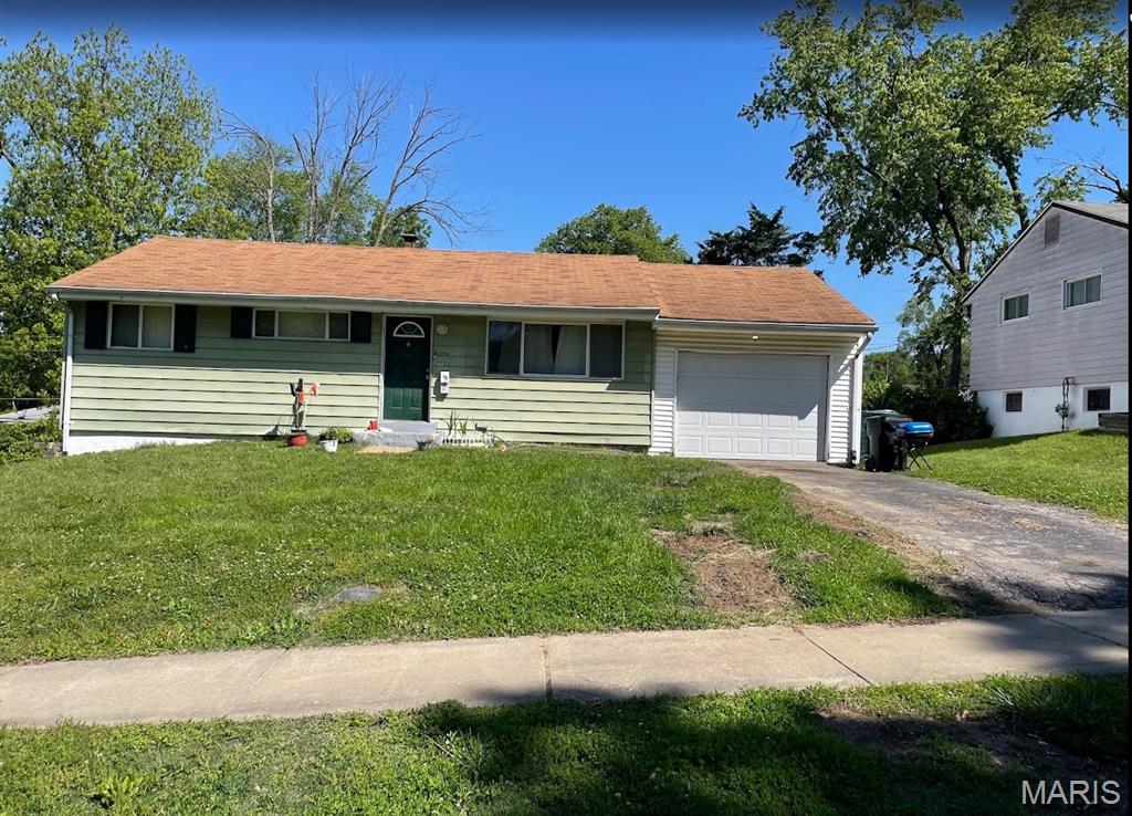 Introducing 7753 Paddington Drive, a tenant-occupied investment opportunity offering immediate cash flow and strong rental potential in a convenient St. Louis County location. This 2-bedroom, 2-bath home currently generates $1,339/month in rental income, making it a valuable addition to any investor’s portfolio. Offering approximately 999 square feet of living space, the home features a functional single-level layout designed for comfort and long-term tenant appeal.
Inside, the property offers spacious living areas with wood flooring throughout the main living room and bedrooms, creating a warm and durable interior finish. The kitchen provides ample cabinet and prep space, while the partially finished basement adds additional flexibility for storage, recreation space, or future value-add opportunities.
Additional features include central air conditioning, forced air heating, public utilities, and an attached 1-car garage. Situated on a level lot, the property offers low-maintenance exterior upkeep and convenient access to nearby schools, shopping, dining, and major commuter routes.
Whether you are looking to expand your investment portfolio or secure a turnkey rental property with stable monthly income, 7753 Paddington Drive presents an excellent opportunity with strong cash-flow potential.