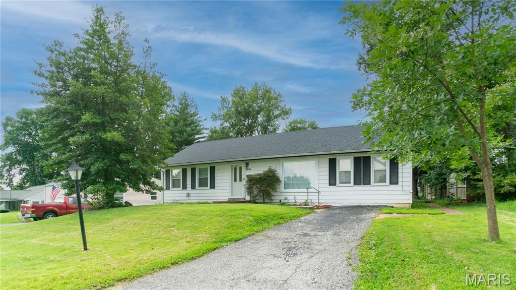 Very nice 4 bedrooms home in the convenient Affton area near Mackenzie pointe. Nice refinished hardwood floors and a nice kitchen with appliances and a large diningroom.
Clean and private large screen porch in the rear. Semi partiallly finished lower level with walk out and an additional half bath, and laundrey area
