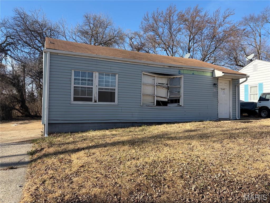 Investor Special in Ferguson!
Bring your vision to this fixer-upper contractor project located at 317 Mueller Road, Ferguson, MO 63135. This property offers a solid opportunity for investors, rehabbers, or buyers looking to create instant equity through renovation. Featuring a functional layout and a generous lot, this home is ready for a full transformation.

Ideal for a value-add renovation, flip, or long-term rental. Conveniently located near major highways, shopping, schools, and public transportation. Property is being sold AS-IS, seller to make no repairs or inspections.

Cash, rehab loans, or hard money preferred. Great potential for the right buyer—don’t miss this opportunity!