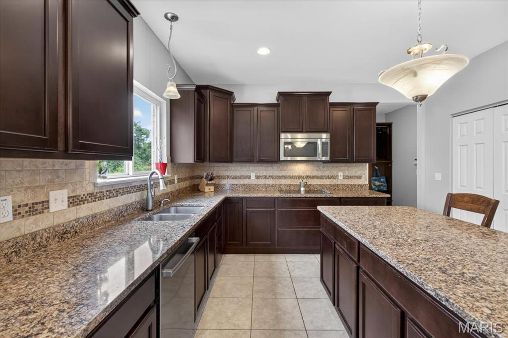 Estates At Hallmark Place - Residential