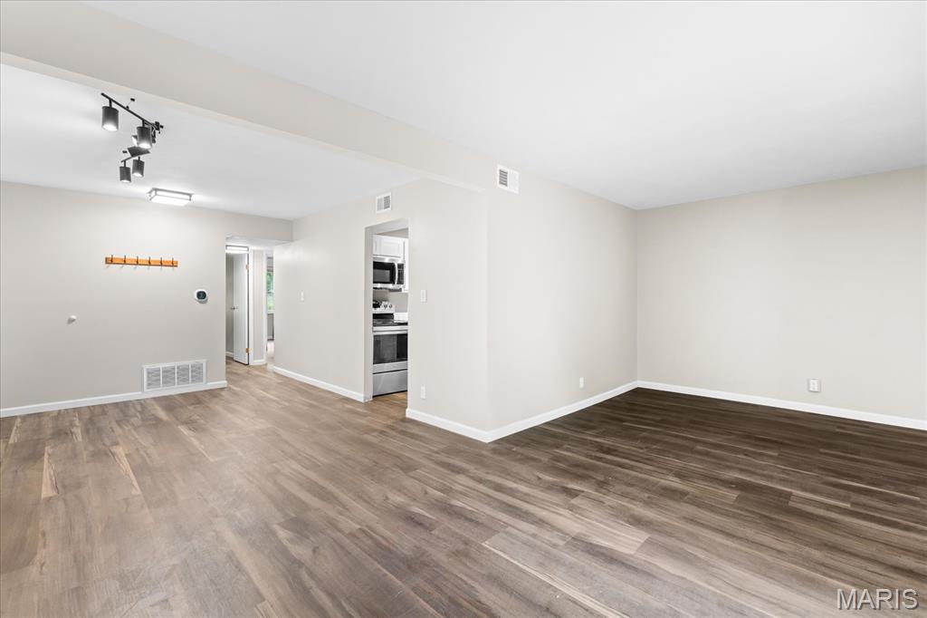 Carroll Wood Hill Condominium - Residential