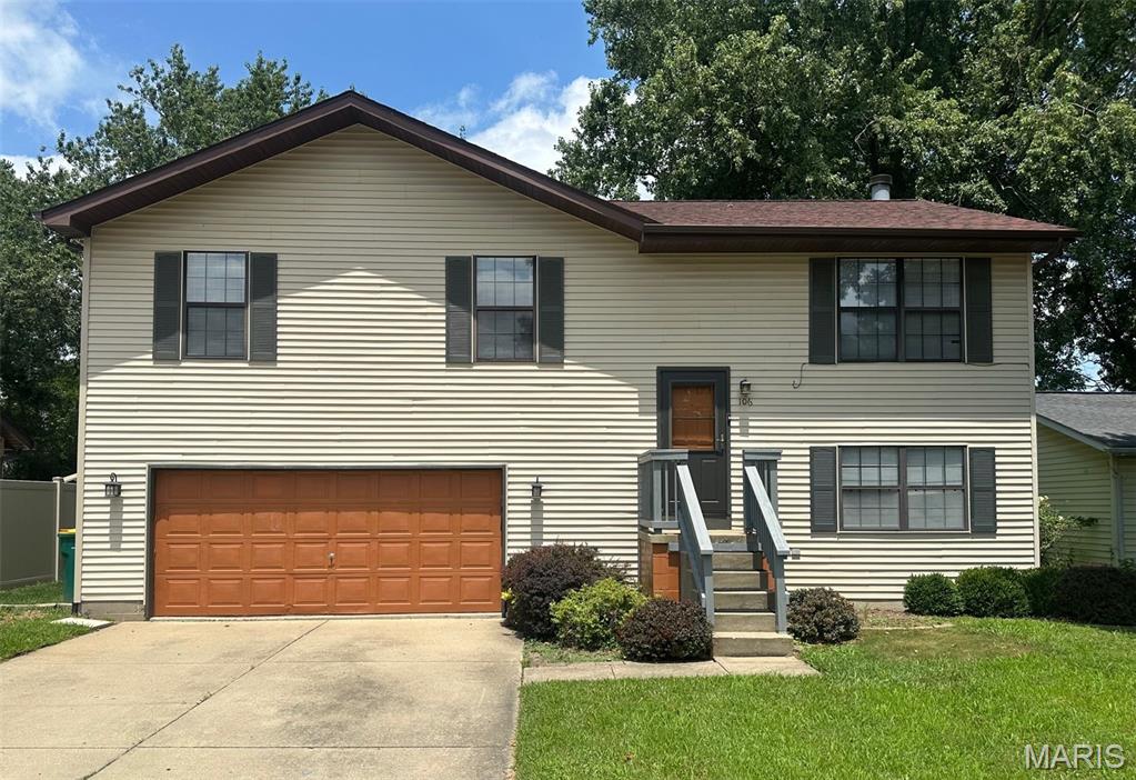 4-bed / 2-bath split-level stunner in the heart of O'Fallon, IL!  This one is move-in ready and already passed city occupancy!  New professionally installed flooring in the lower level!  Stainless steel appliances!  Plenty of kitchen cabinet and pantry space!  Oversized 2-car garage!  Back deck great for entertaining!  Fenced in backyard!  Fireplace in the lower level!  Close to I-64 for easy commutes!  Just minutes away from the popular O'Fallon Family Sports Park!  Quick closing preferred!  Reach out to your favorite agent to set up a showing today!