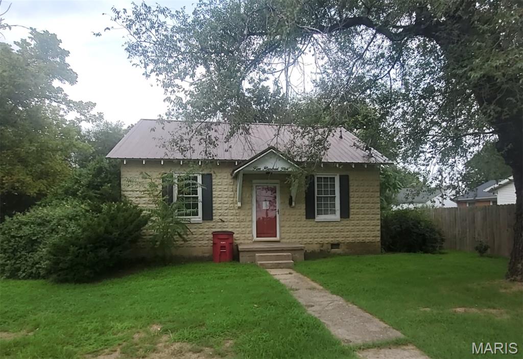 Discover a unique opportunity at 505 S Prairie Street, Sikeston, MO 63801, a charming single-family residence built in 1940. This property offers a chance to own a piece of history, thoughtfully maintained and ready for its next chapter. This inviting home presents a unique blend of heritage and potential, inviting you to imagine your life unfolding within its walls. Arrange your private viewing today and envision the possibilities this captivating residence holds.