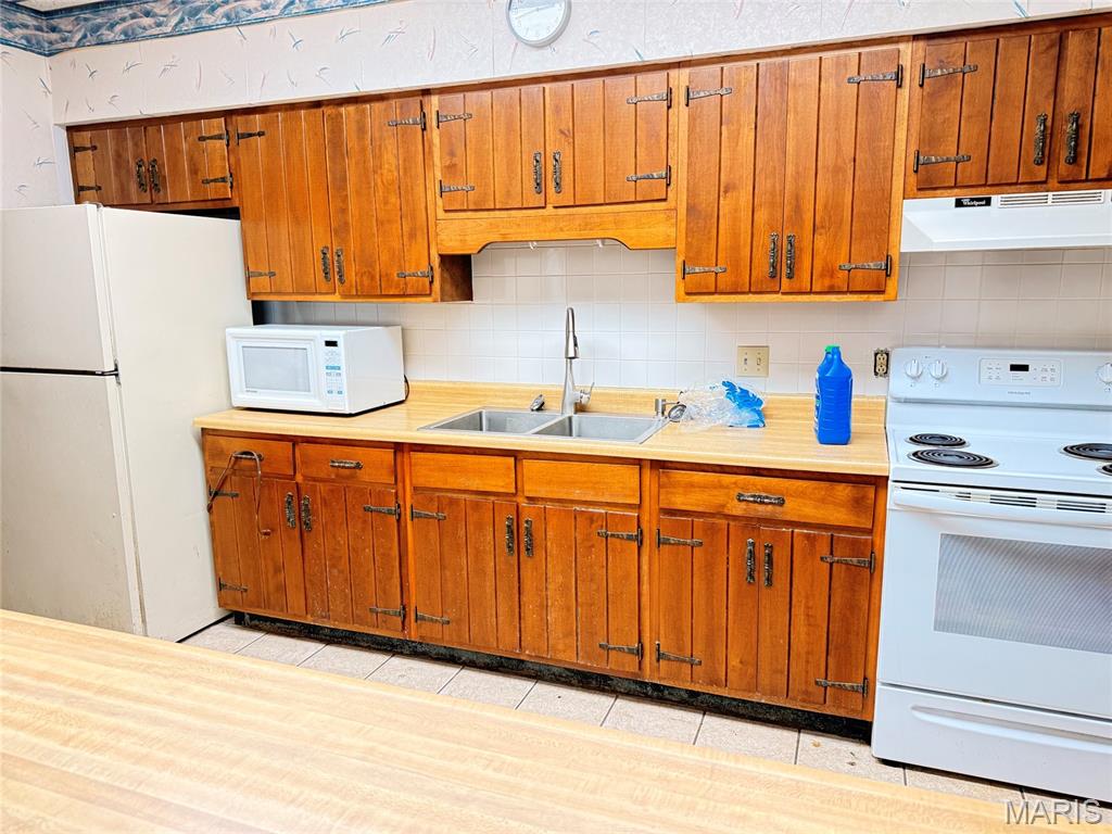 AIRD'S ADDITION - Commercial Sale