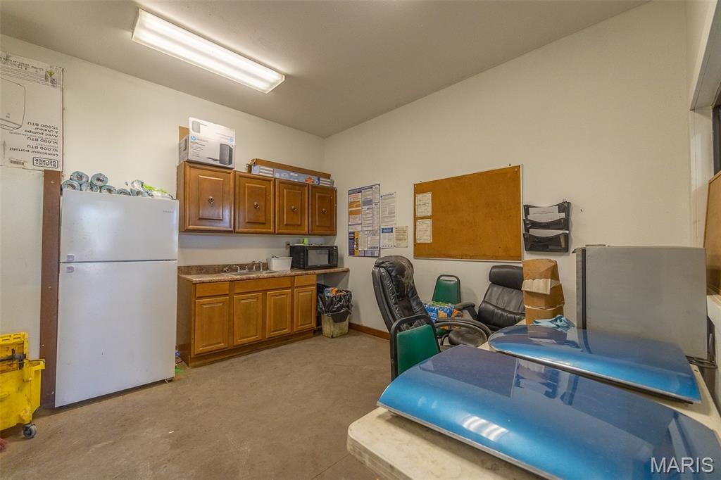 LEBANON CITY ANNEX - Commercial Sale