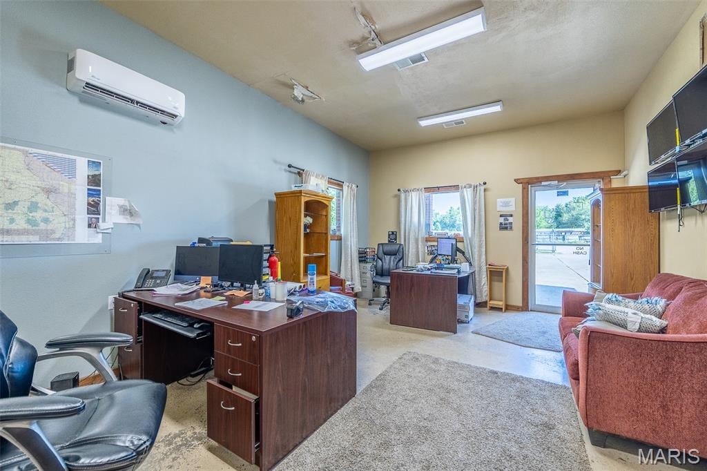 LEBANON CITY ANNEX - Commercial Sale