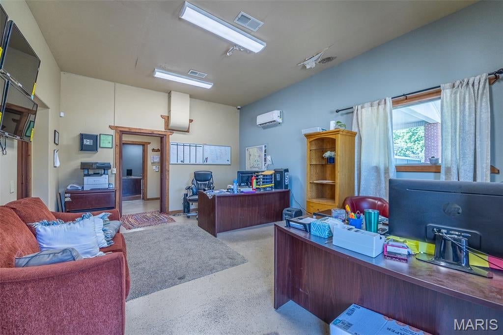 LEBANON CITY ANNEX - Commercial Sale